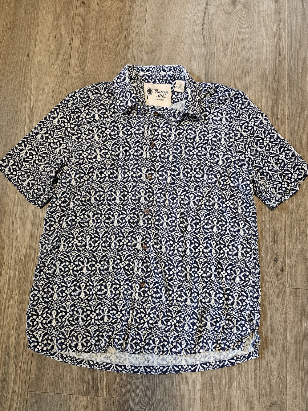 Vintage Silk Men’s Navy & White Short-Sleeve Button-Up Shirt - Size Large
